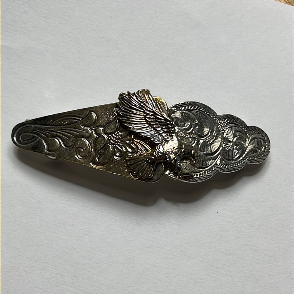 Hair clip with eagle. Silver color 3 1/4” long